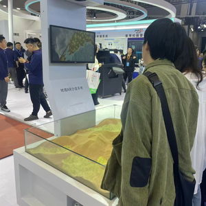 AI心理小屋與VR實(shí)驗(yàn)室 黑科技點(diǎn)亮教育裝備展